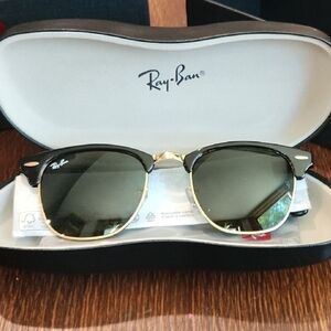 CLUBMASTER CLASSIC Ray-Ban Black/gold Framr And Green Lenses